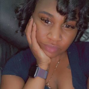 Meet your Posher, Monique